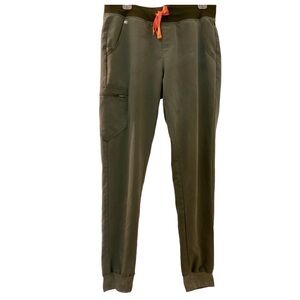 FIGS Zamora scrub pants in Moss (size M Tall)